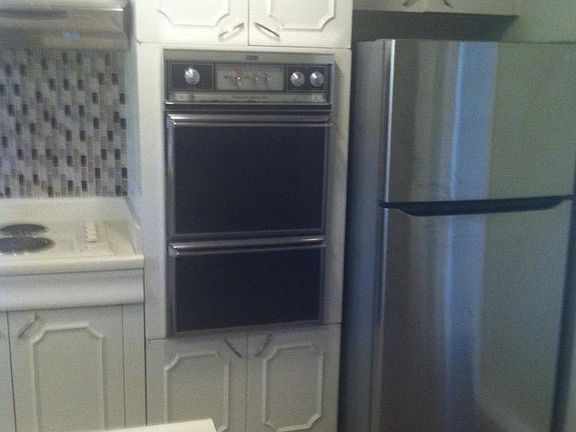 3rd image of 8705 Broadway St
