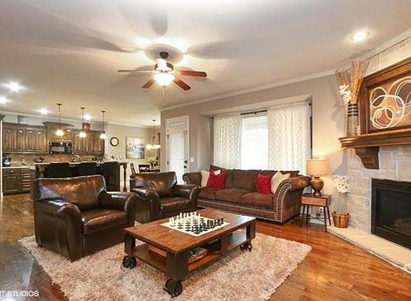 3rd image of 2626 W 146th St
