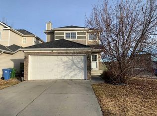 8 S Royal Elm Way NW, Calgary, AB T3G5M2