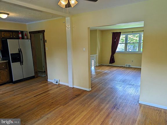 4th image of 692 Boxwood Dr