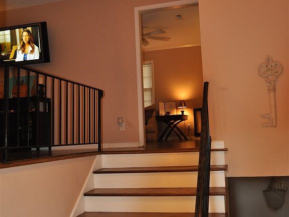3rd image of 604 Sharondale Ct