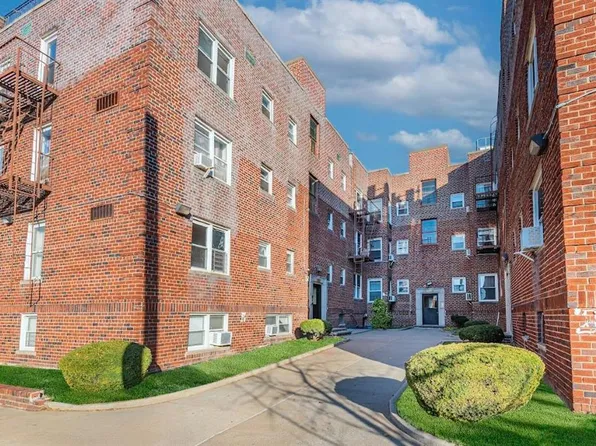 133-01 Booth Memorial Avenue image 1 of 20