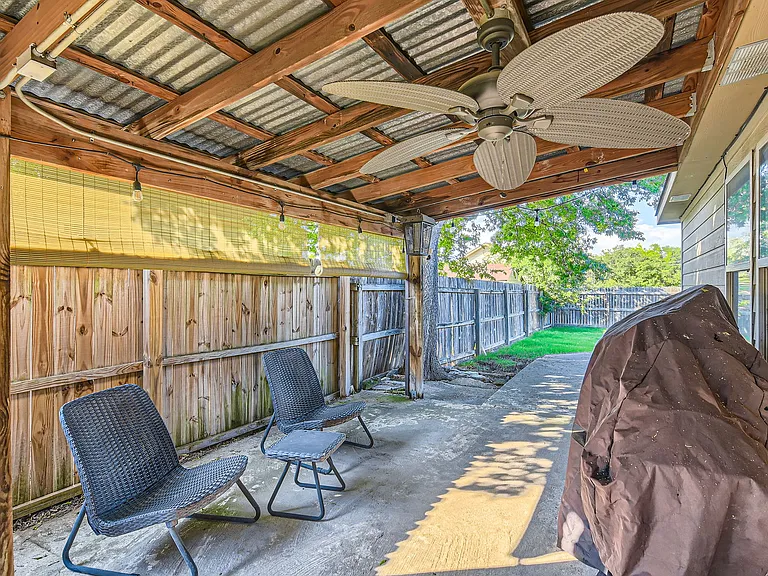 134 Bellair Dr — Photo 17