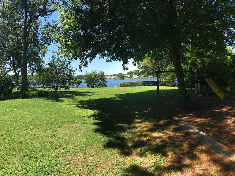 1437 Lake James Dr — Photo 2