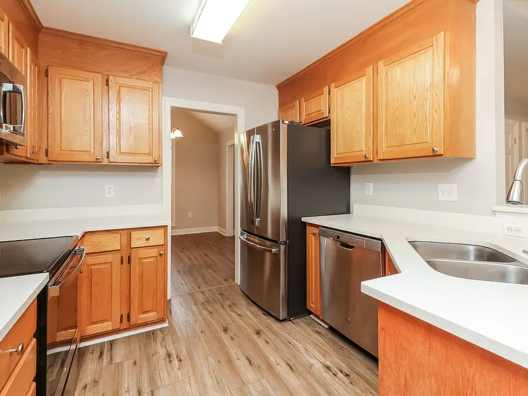 1052 Enderbury Dr — Photo 9