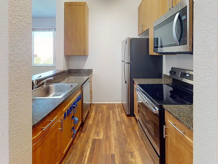 2000 Post — Photo 116