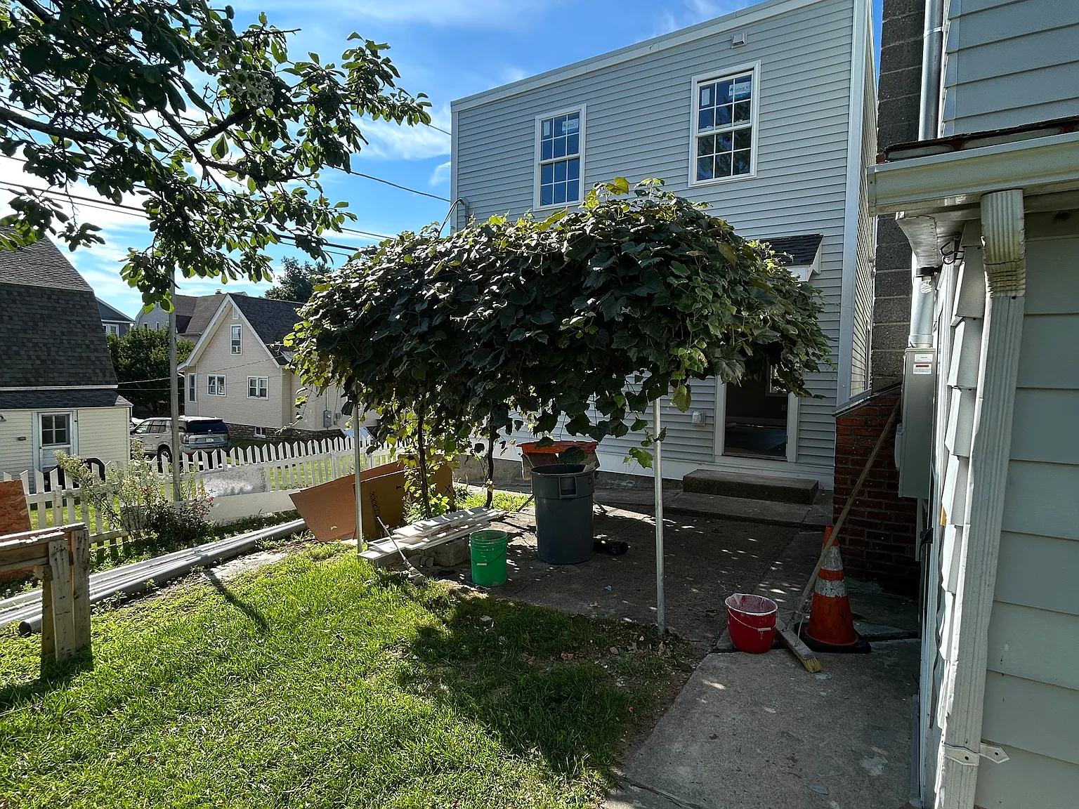 2 bed, 1.5 bath, 850 sqft, $2,300 — Photo 2