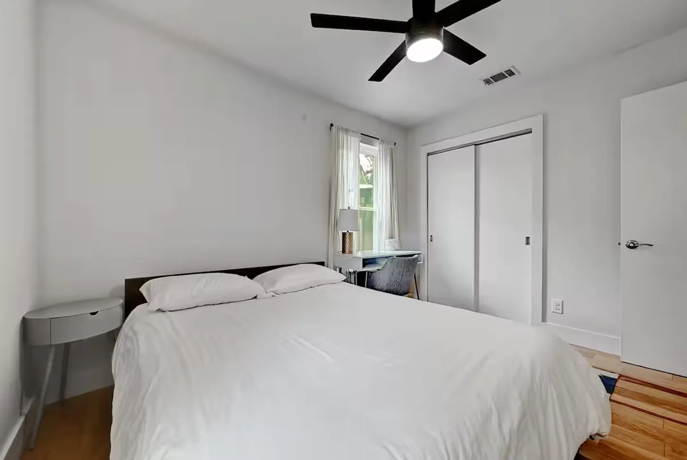 3 bed, 1039 sqft, $3,300 — Photo 1