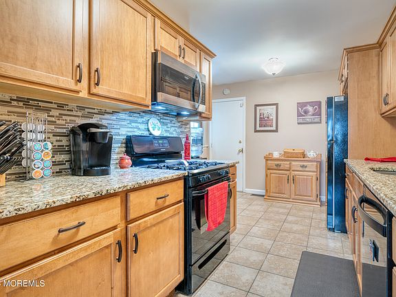 5th image of 192 Longwood Drive #19-2