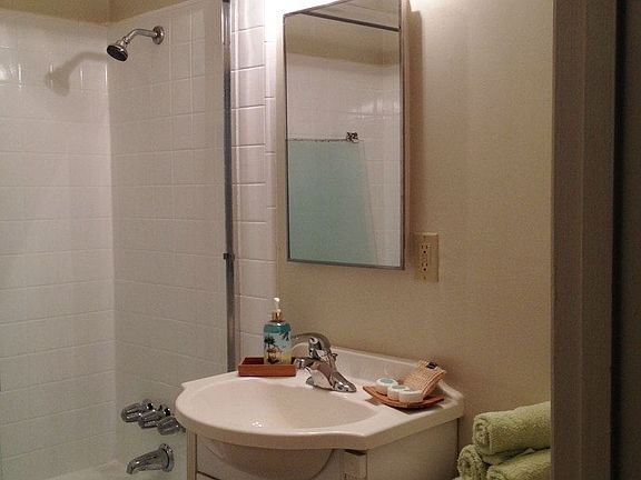 4th image of 3725 Miramar Way APT 4