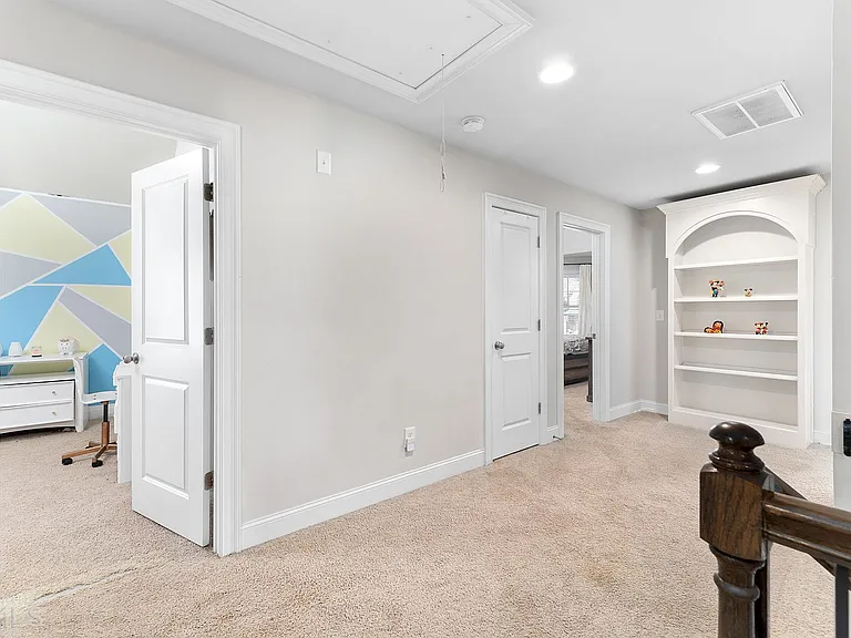 4410 Mossbrook Cir — Photo 15
