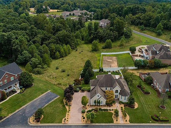 3rd image of 38 Wyndemere Dr