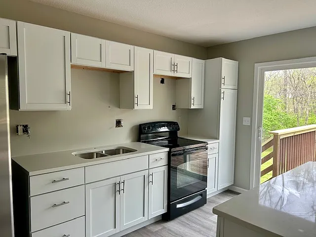 3 bed, 1354 sqft, $2,300 — Photo 4