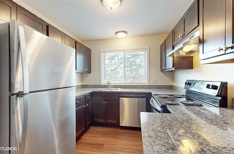 29W542 Country Ridge Dr #F — Photo 2