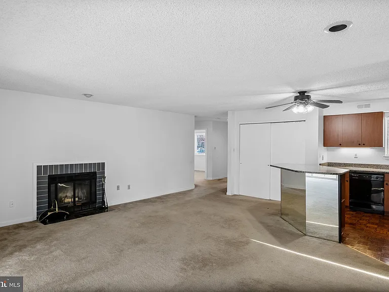 835 Chanticleer — Photo 10