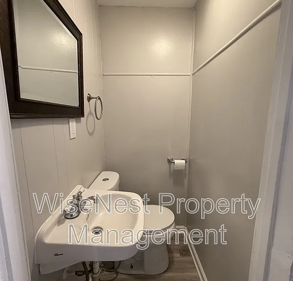 2725 N 47th Ter — Photo 12