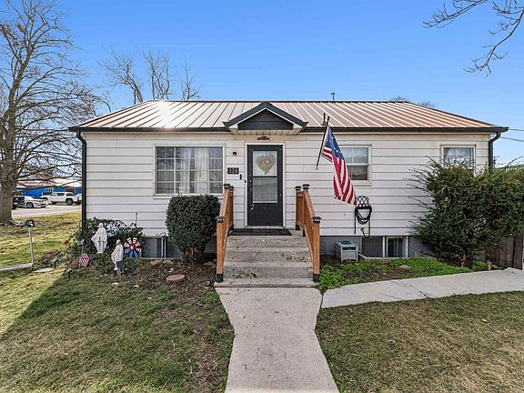 2nd image of 124 Halstead St