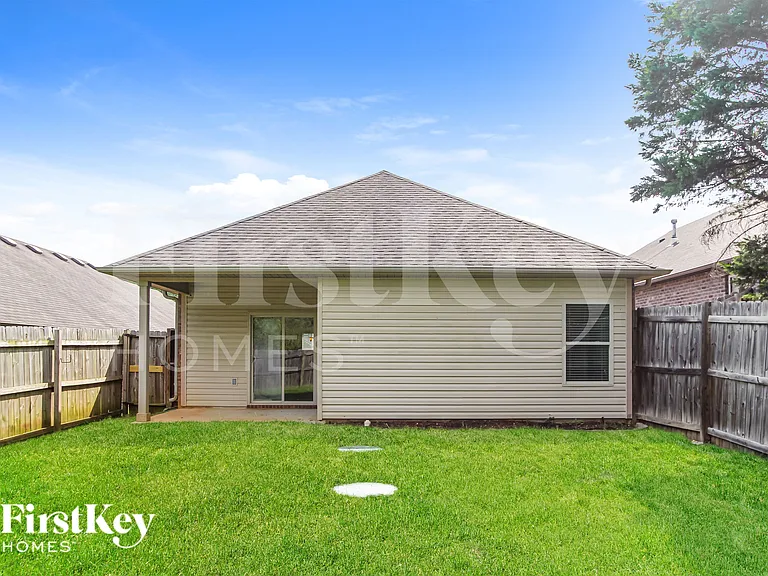 613 Johnnys Cv — Photo 17