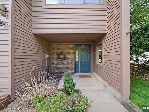 4th image of 31 Berkeley Ct #31D