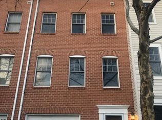 812 Hr Dr SE, Washington, DC 20032