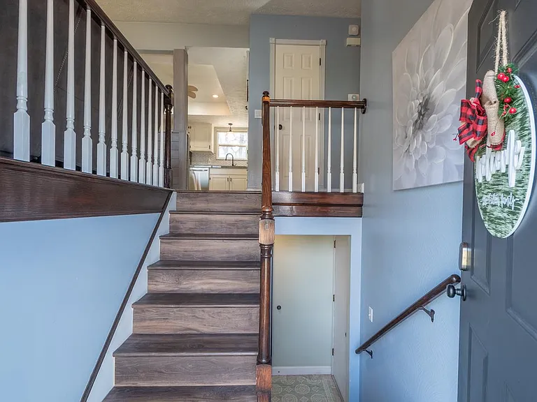 5616 S 139th St — Photo 3