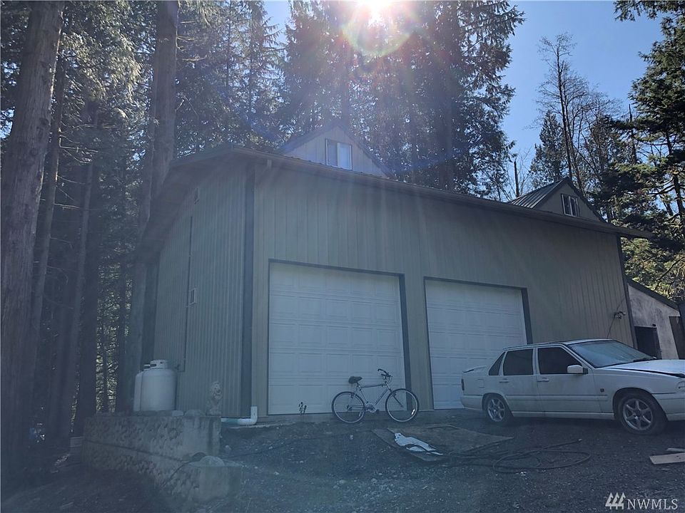 2nd image of 3227 S Bay Dr