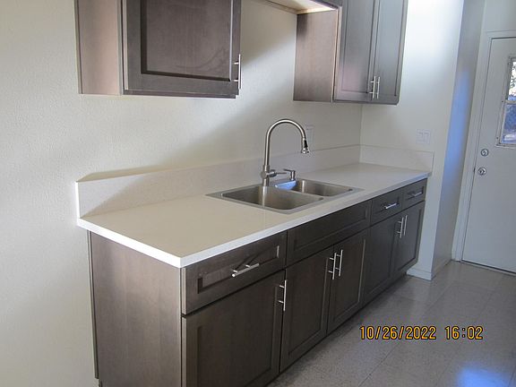5th image of 239 S Olive St Unit E