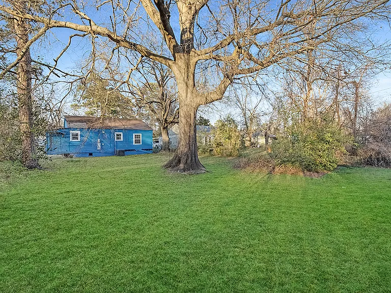 828 Burma Rd — Photo 3