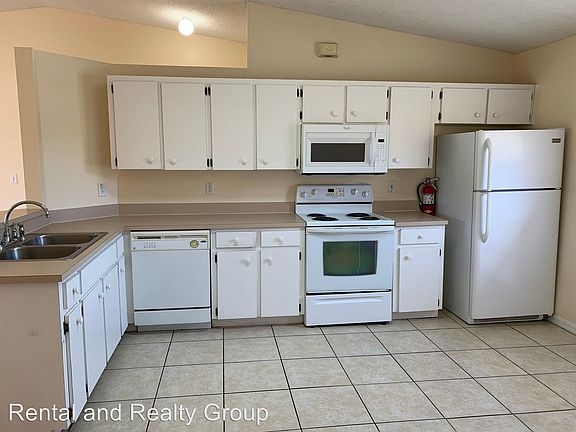 5th image of 1410 Hillsborough Way