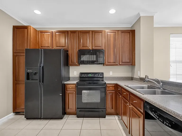 8103 Bellagio Ln — Photo 4