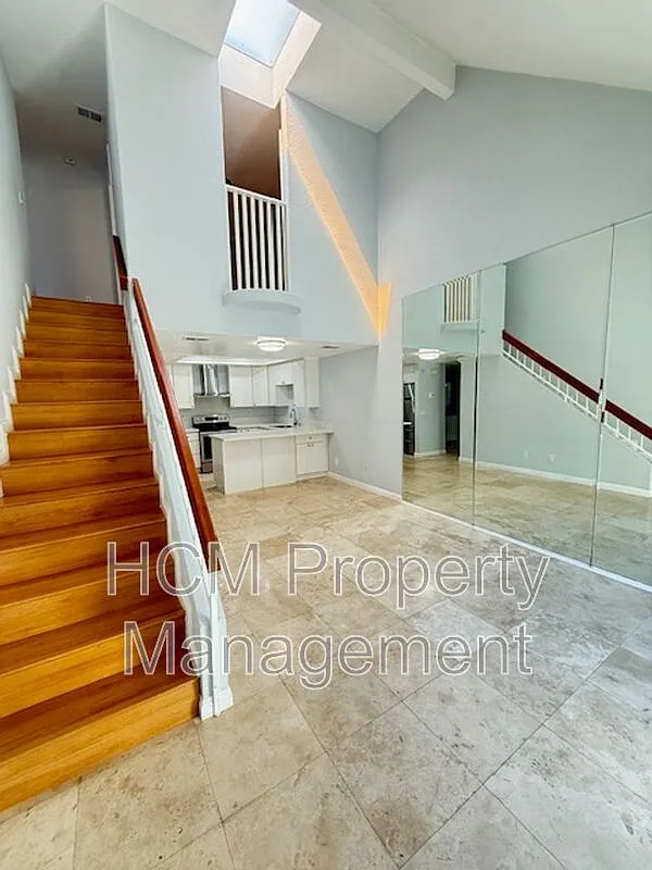 2 bed, 2.0 bath, 1096 sqft, $3,400 — Photo 2