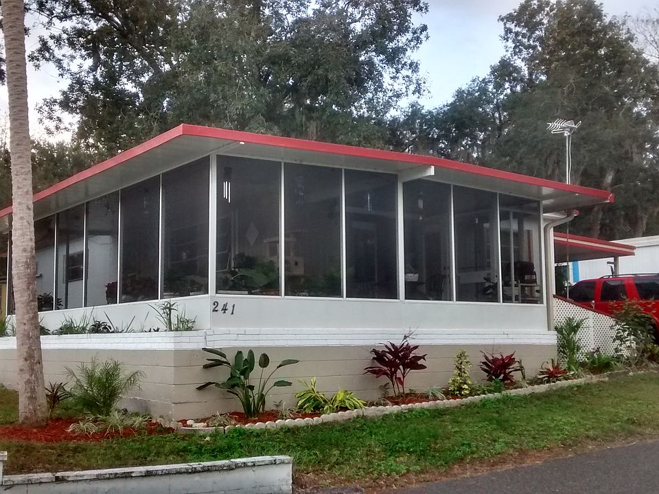 HUGE Screen Room  Corner Lot