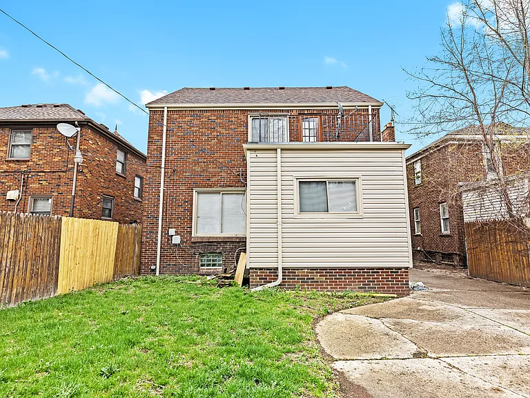 17151 Pennington Dr — Photo 14