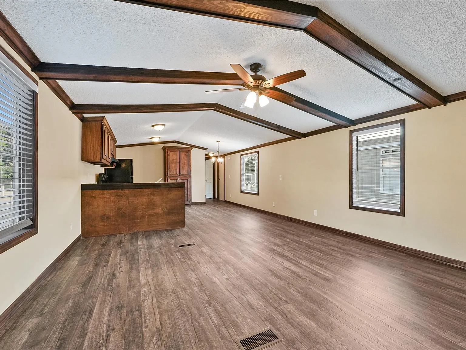 3 bed, 2.0 bath, $1,400 — Photo 2