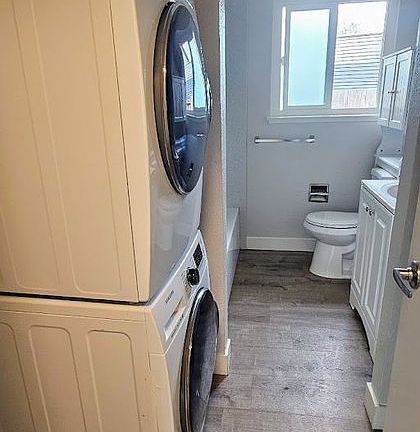 2nd image of 924 30th Ave Unit D