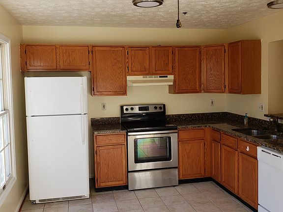 3rd image of 33 Cottonwood Ct