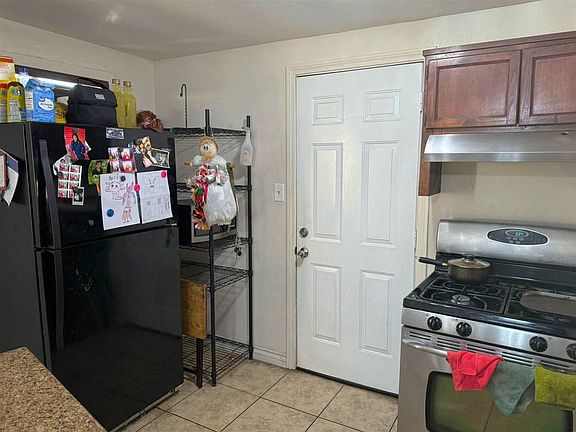 4th image of 806 S George Belle Ave
