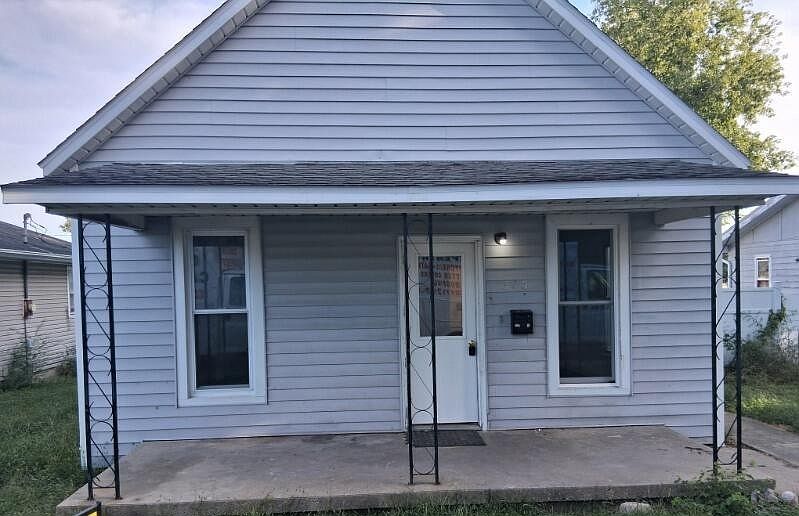 1st image of 305 W 8th St