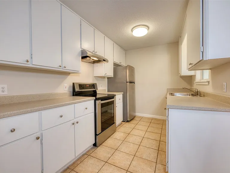 203 E St — Photo 11