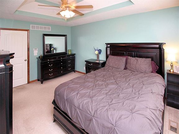 5th image of 313 Emerson Ave