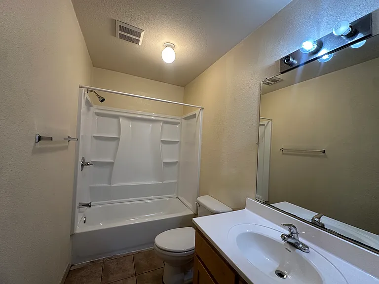 613 Bernard St #6 — Photo 9