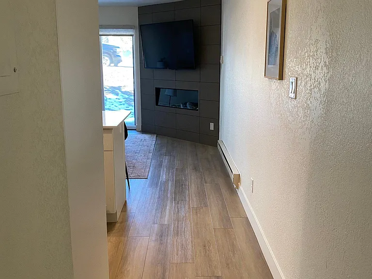 1530 Empire Ave #104 — Photo 3