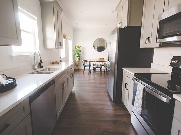 3rd image of 607 Meadow Crest Cir