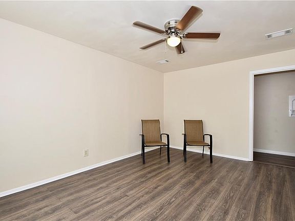 3rd image of 329 Sherbarb Ave
