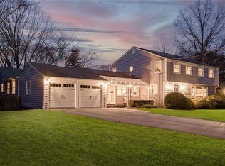 33 Adelaide Ave, Barrington, RI 02806