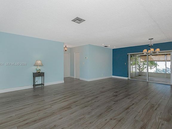 4th image of 1551 SE 24th Ave