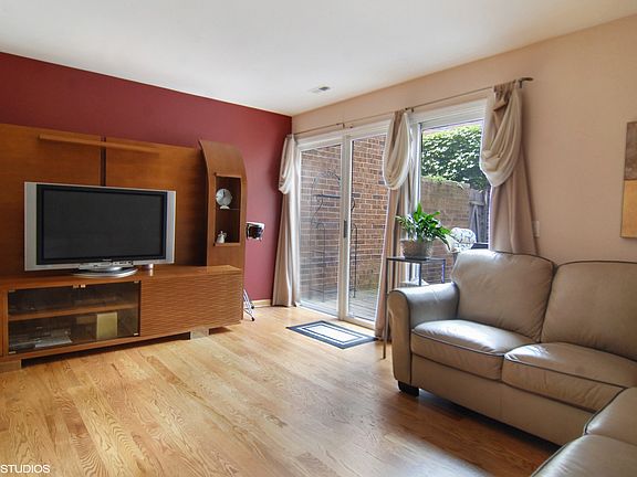 5th image of 1330 N La Salle St #108