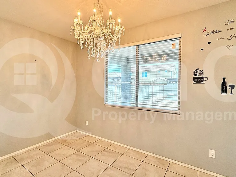 10204 W Lawrence Ln — Photo 6