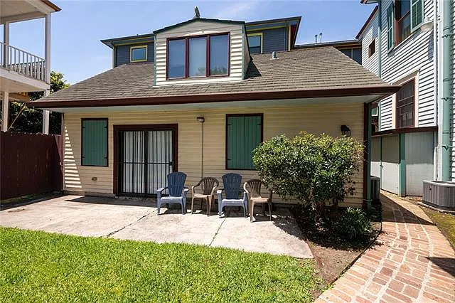 1 bed, 1.0 bath, 700 sqft, $1,950 — Photo 1