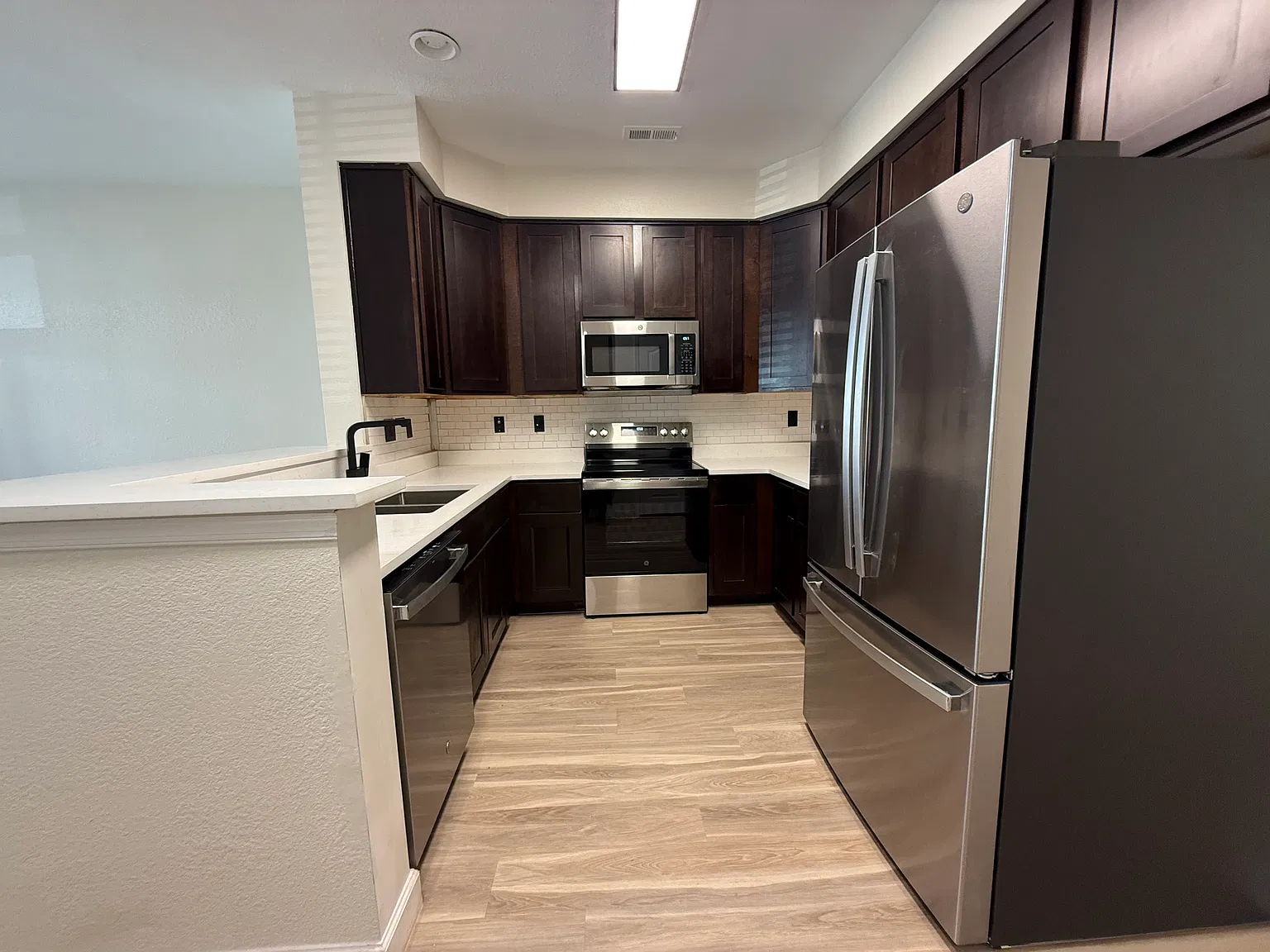 3 bed, 2.5 bath, 1890 sqft, $3,175 — Photo 4